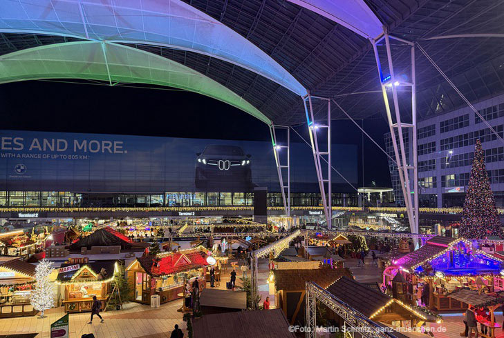 Weihnachts-und Wintermarkt mit Echteis-Eisbahn und Eisstockbahnen im MAC Munich Airport Center (©Foto: Martin Schmitz)